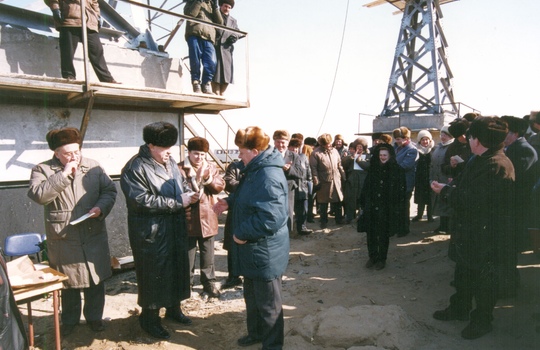 Худяков 04 - награждение за Трубную-Южную от РАО ЕЭС Дьяков, 1995.jpg